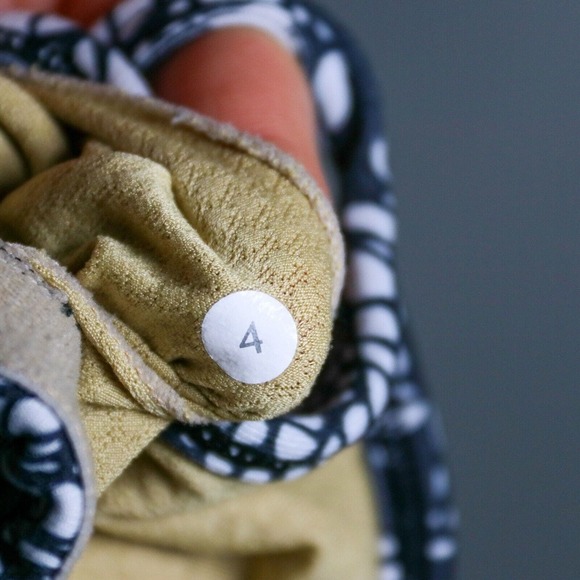 Lululemon Womens Size 4 Racerback Racer Layered Tank Top white black​​ - Picture 6 of 6